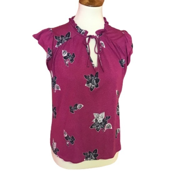 Fuchsia floral feminine sleeveless top - Picture 1 of 9